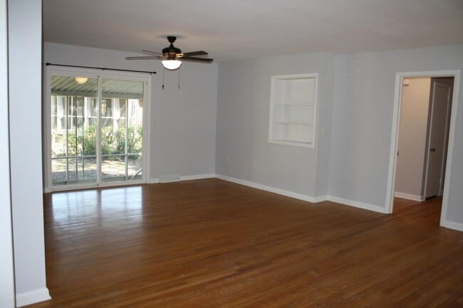 Building Photo - 306 Susan Dr