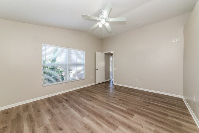 Building Photo - 926 Summer Breeze Dr