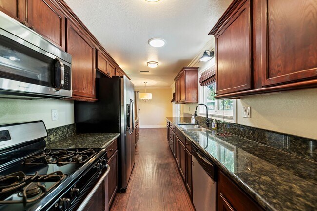 Building Photo - 4570 Emerson St