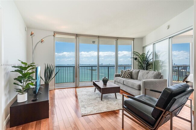 Building Photo - 1750 N Bayshore Dr