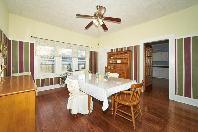 Dining room - 1629 Lexington Ave