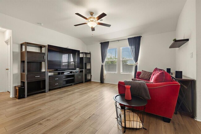 Building Photo - 424 Sebring Cir