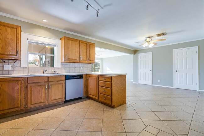 Building Photo - 2755 Rice Ave