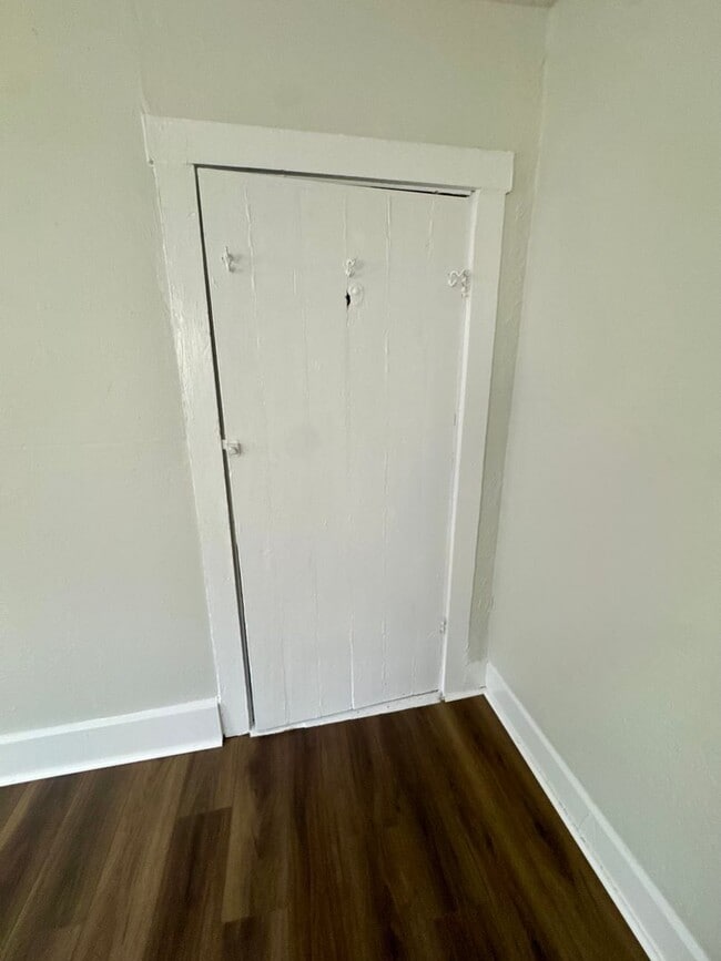 Building Photo - Spacious 1 Bed 1 Bath Home!