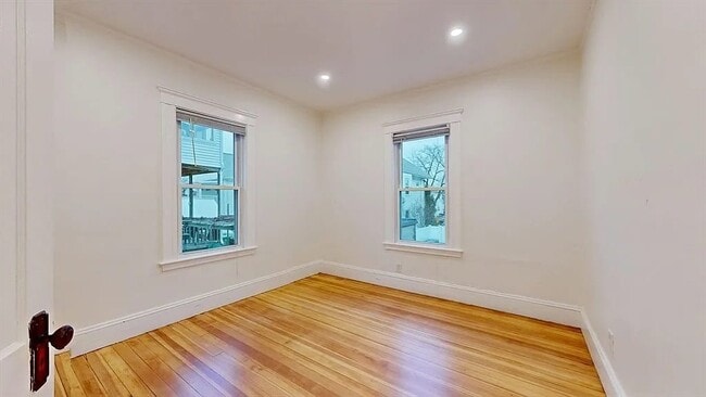 Building Photo - 147 Langdon Ave