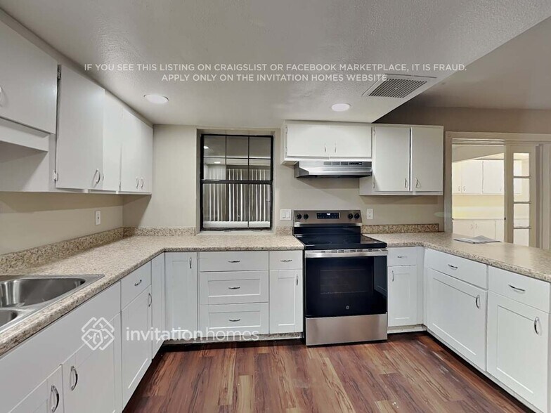 Building Photo - 3101 W Cortez St