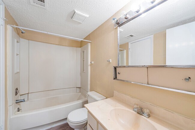 Building Photo - 6315 Cattails Ln