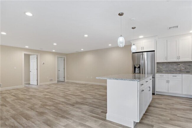 Building Photo - 595 St Paul St