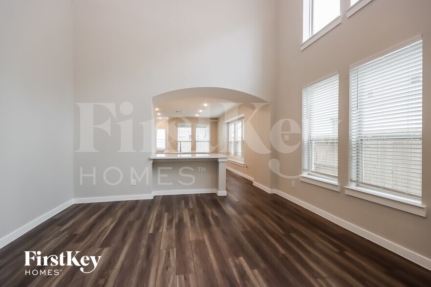 Building Photo - 16411 Little Pine Creek Dr