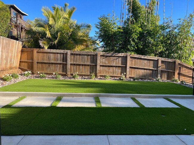 Building Photo - Stunning newly built, modern 1 bedroom, 1 bath unit