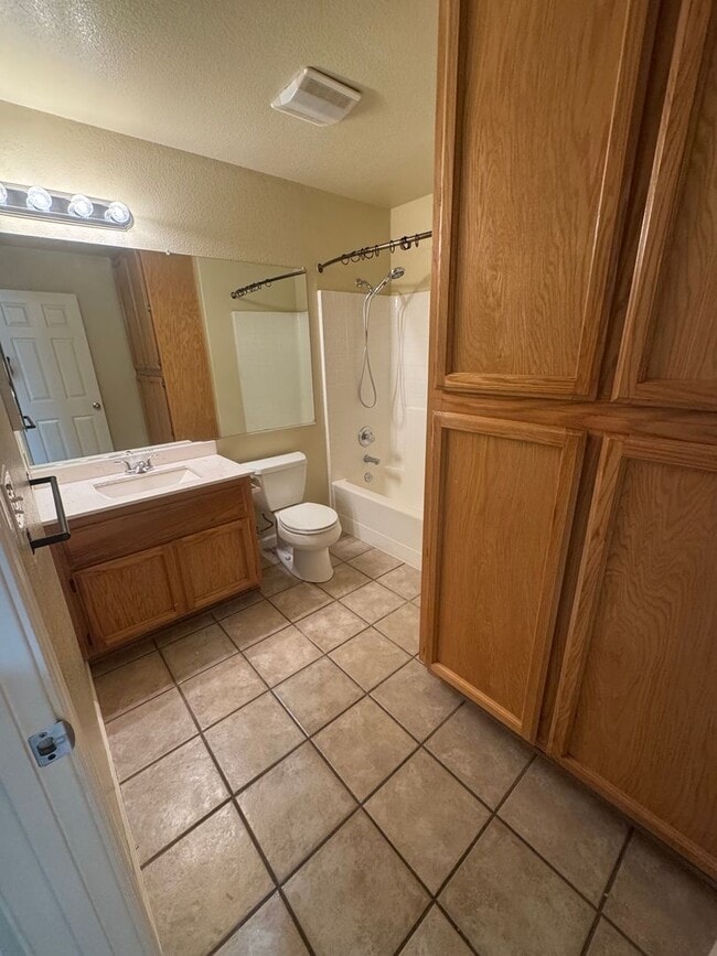 Building Photo - 3 bed / 2 Bath | West Roseville Home Avail...