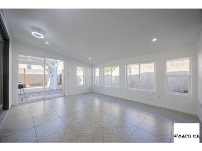 Building Photo - Stunning 3/2 Tempe Partially-furnished House in a Prime Location!
