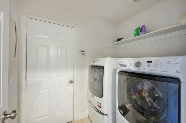 Building Photo - 10101 Benwick Dr
