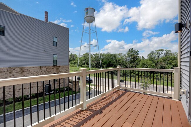 Building Photo - Luxury 4-Story Townhome with Rooftop Terrace!