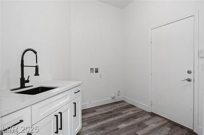 Building Photo - 4630 Laguna Vista St