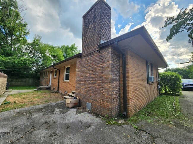 Building Photo - 1306 White Blvd