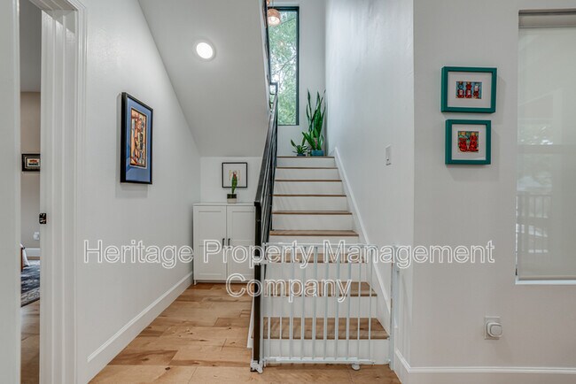 Building Photo - 211 Gibson