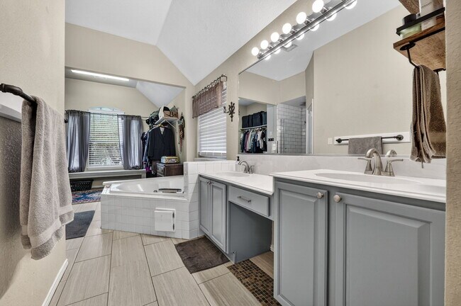 Building Photo - 11127 Quail Pass