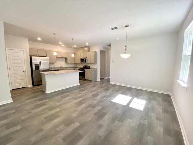 Building Photo - Four Bedroom Home in The Lakes at New Rive...