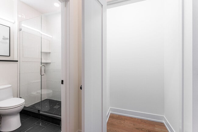 Building Photo - 1954 N Sheffield Ave