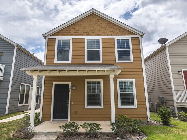 Building Photo - "Charming 2-Bed Condo in San Marcos with 2.5 Baths & 1240 Sq Ft of Comfort!"