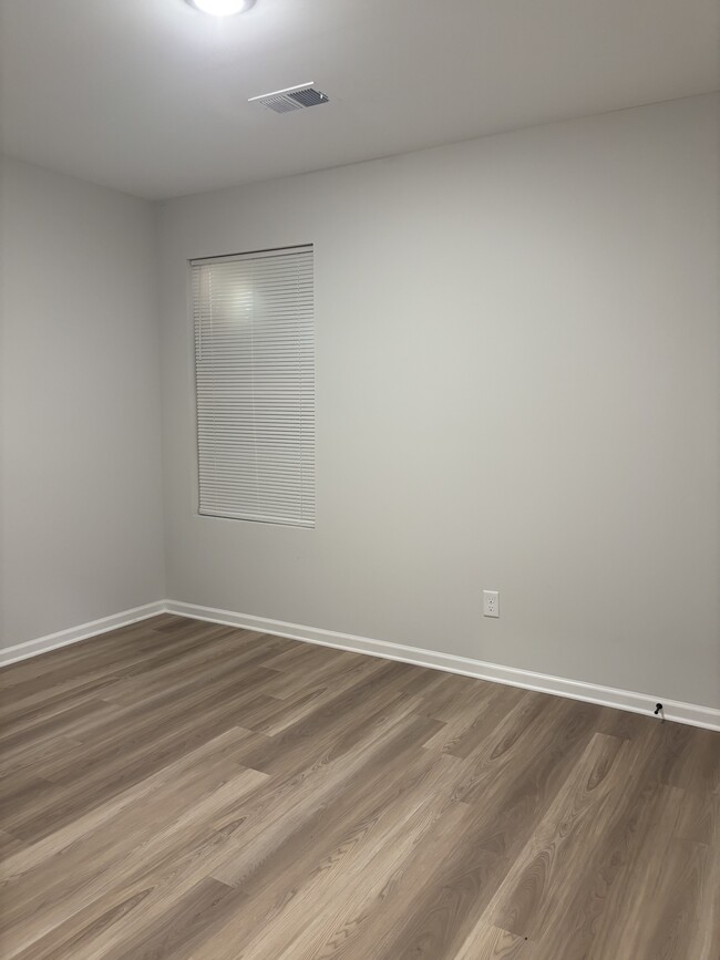 Building Photo - 3281 Madewell St