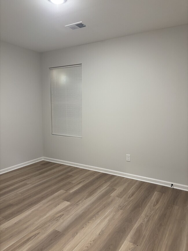 Building Photo - 457 Fernhill Cove