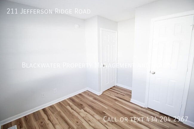 Building Photo - 211 Jefferson Ridge Rd