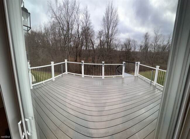 Building Photo - 4 br, 3.5 bath Townhome - 120 Robert Street