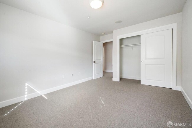 Building Photo - 72 Golden Aster Ct