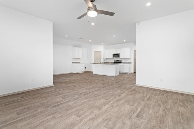 Building Photo - 6715 Riplee St