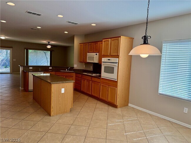 Building Photo - 2168 Sawtooth Mountain Dr