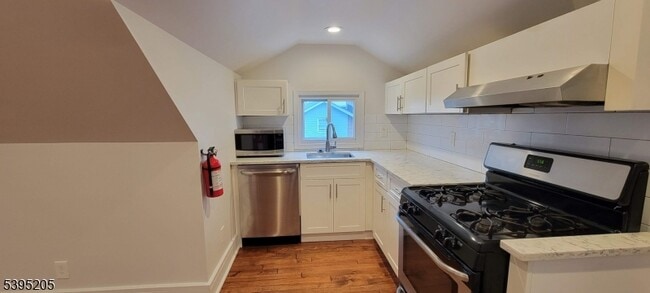 Building Photo - 18 Olive St