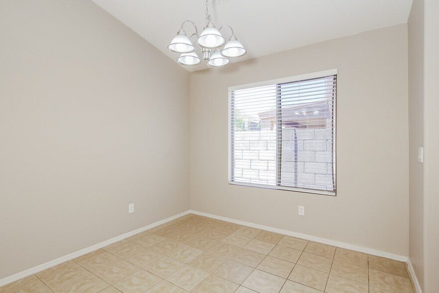 Building Photo - 24007 W Huntington Dr
