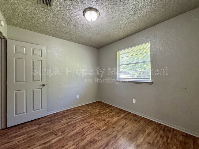Building Photo - 4717 Creekwood Dr