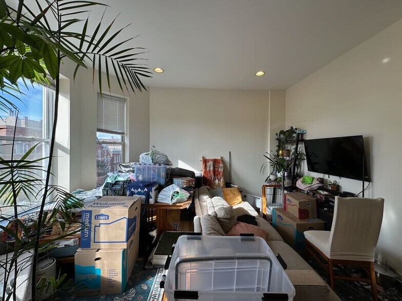 Building Photo - 1414 W Superior St