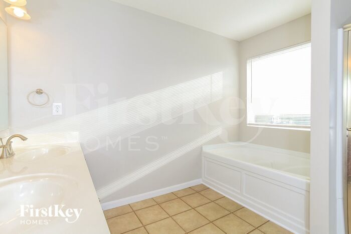 Building Photo - 7873 Healy Dr
