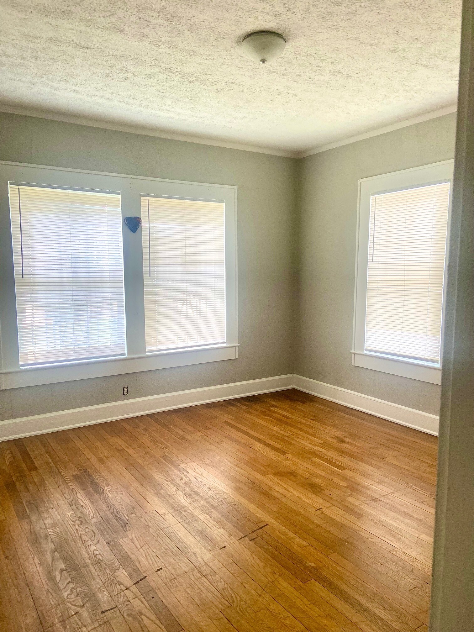 Building Photo - 420 10th Ave S