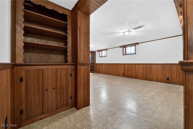 Building Photo - 8310 Broadview Rd