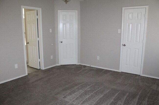 Building Photo - 1321 Red River Ln