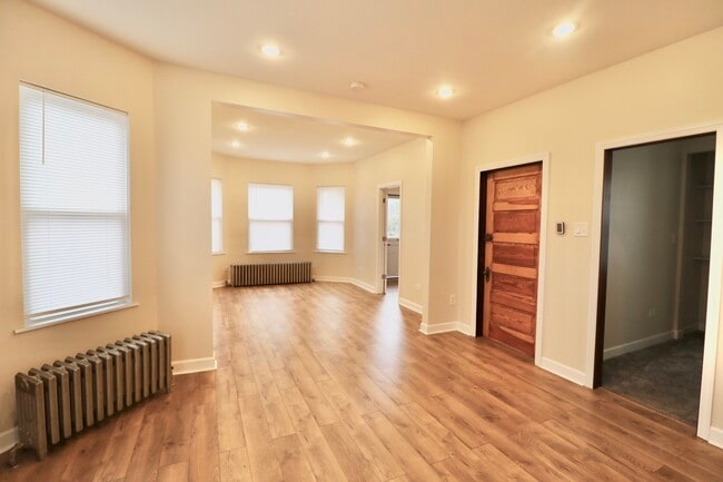 Building Photo - 3807 N Narragansett Ave