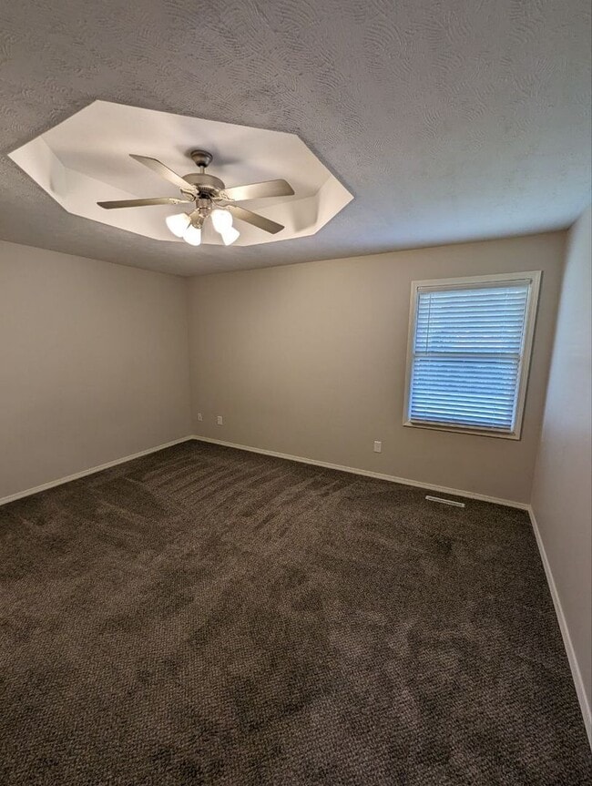 Building Photo - Kickapoo High District w/ Walk-In-Closet