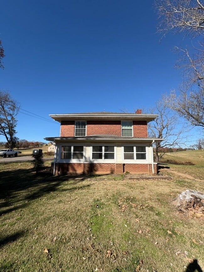 Building Photo - 420 W Old Andrew Johnson Hwy