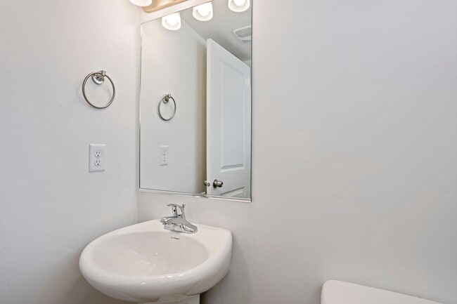 Building Photo - Your Next Home Awaits – 3-Bedroom Townhome...