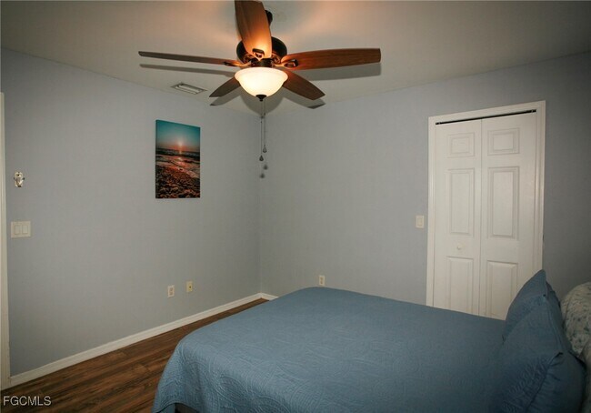 Building Photo - 723 NW 38th Pl