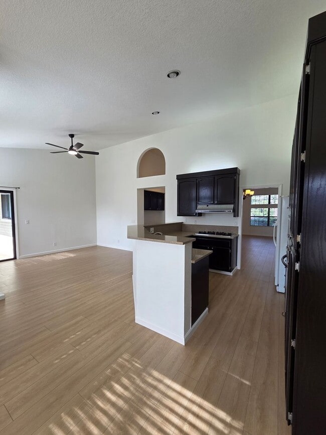 Building Photo - Super clean! 3 Bdrm, 2 Bath near Lembi Park