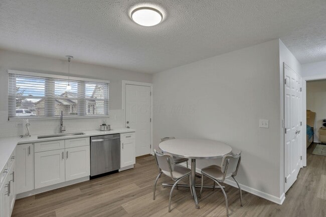 Building Photo - 4976 Conifer Dr