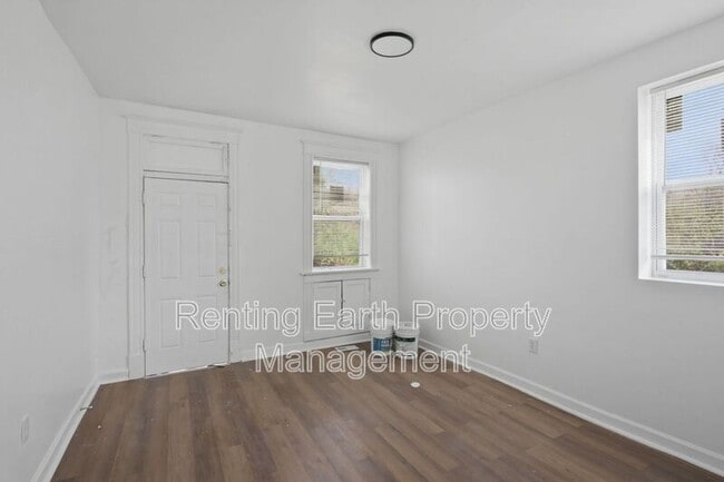 Building Photo - 3127 Clay Ave