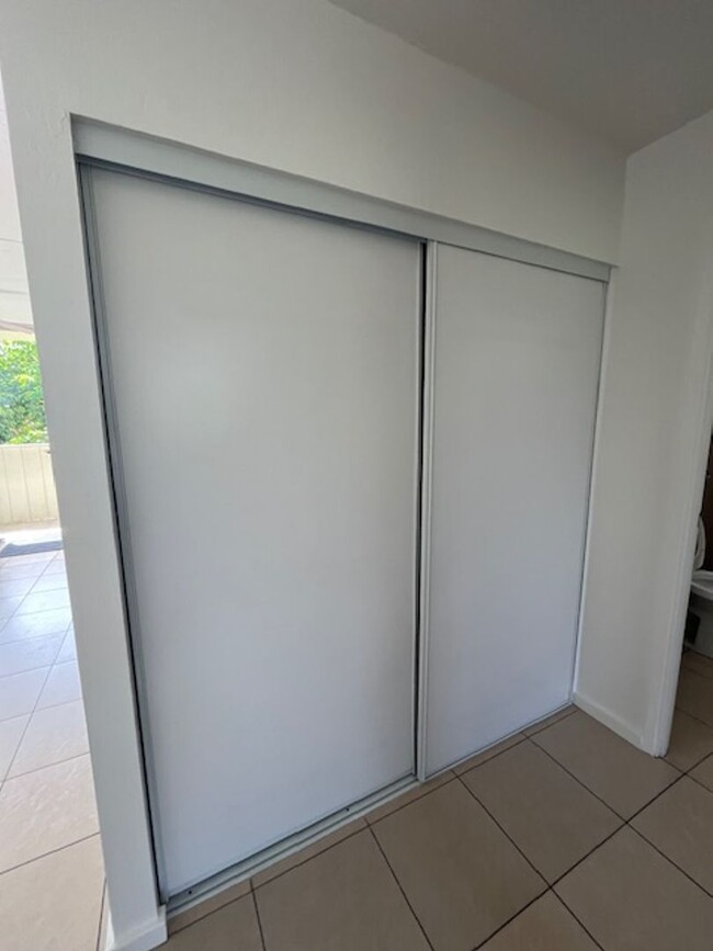 Building Photo - Mililani Town 2 bed/1 bath Apartment