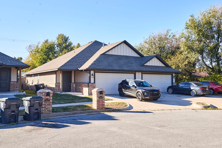 Building Photo - 5219 Oakwood Villas Ct